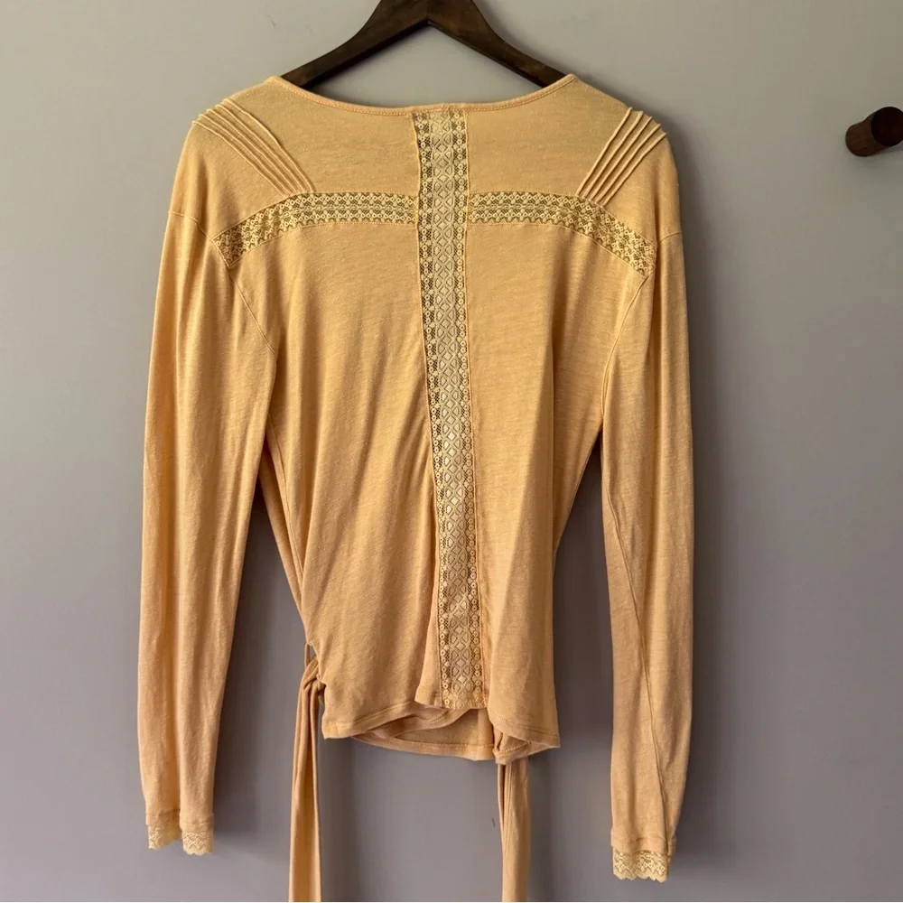 FREE PEOPLE WRAP WITH LACE DETAIL SIZE MEDIUM - Picture 4 of 6